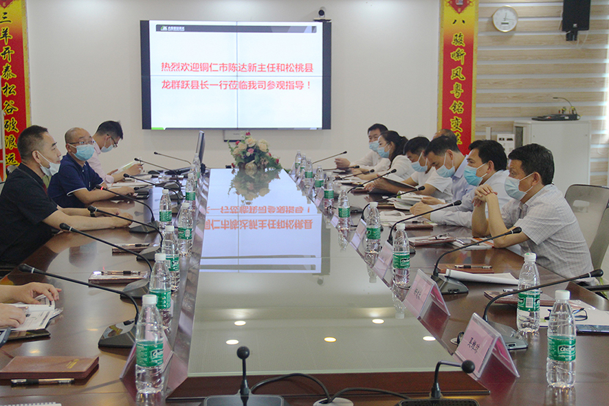 陳達(dá)新主任一行領(lǐng)導(dǎo)對(duì)卓副總根據(jù)銅仁市區(qū)位特色給出的建議表示認(rèn)可，肯定了激光工藝對(duì)文旅文創(chuàng)產(chǎn)業(yè)、綠色加工等方面的發(fā)展和轉(zhuǎn)型升級(jí)起著推動(dòng)作用