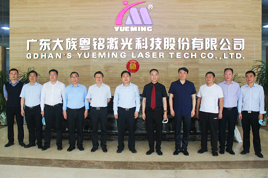 旅游文創(chuàng)產(chǎn)業(yè)如何更好地承載文化內(nèi)涵、民俗風(fēng)情及深層價(jià)值，如何滿足游客對(duì)美好文創(chuàng)產(chǎn)品的需求，成為文創(chuàng)紀(jì)念品市場(chǎng)需要面對(duì)和思考的問題。