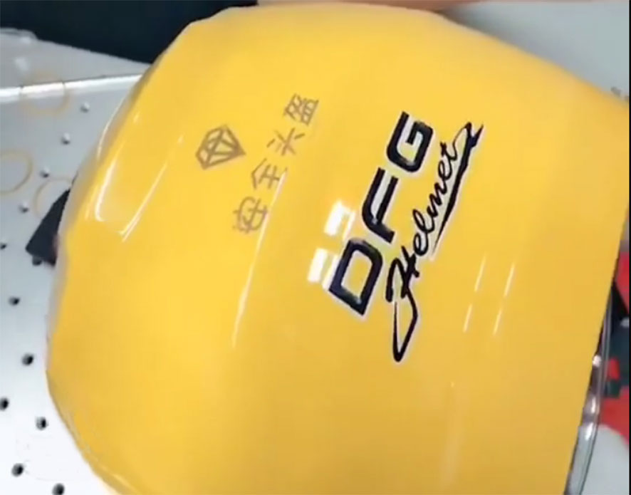 激光打標電動車頭盔,激光打標摩托車頭盔,激光打標個性化圖案 激光打標電動車頭盔,激光打標摩托車頭盔,激光打標個性化圖案