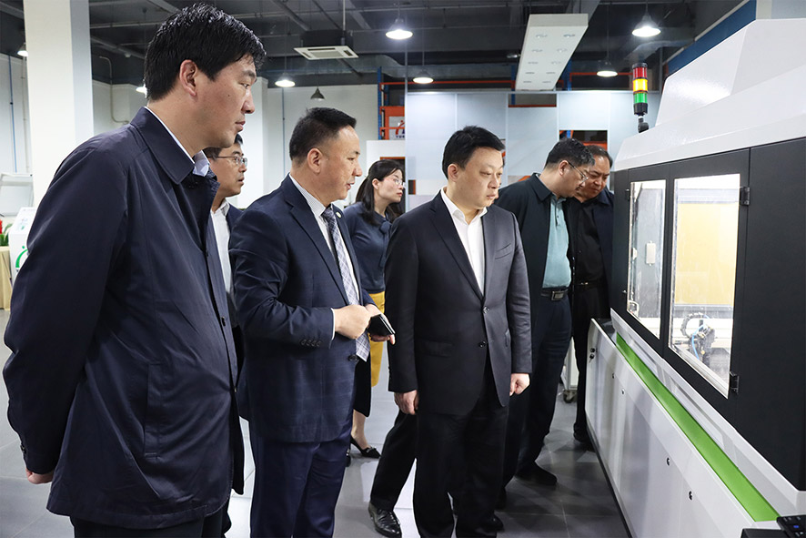 參觀大族粵銘激光切割機