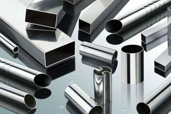 管材激光切割機(jī)，卡盤夾緊上料切割穩(wěn)定