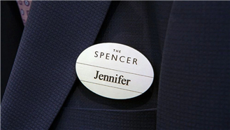 激光雕刻工作胸牌，打造企業(yè)形象專屬名片