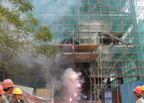 【喜報(bào)】大族粵銘集團(tuán)東莞生產(chǎn)基地?cái)U(kuò)建工程封頂儀式圓滿舉行