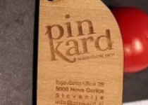 超級吸晴的名片，激光鏤空機為您打造