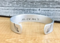 激光打標(biāo)機(jī)才是銀色情人節(jié)正確的打開方式