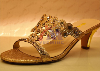 <a href=http://www.sibinbian.com.cn/chanpin/80.html target=_blank class=infotextkey>燙鉆激光切割</a>-鞋.jpg